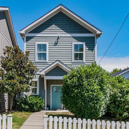 Charming - Near Dt Pet Friendly Holiday home *