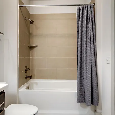 Quiet - Prime Locale Within Mins To Dt Holiday home