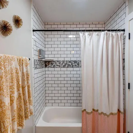 Centrally Located Cozy Pet Friendly