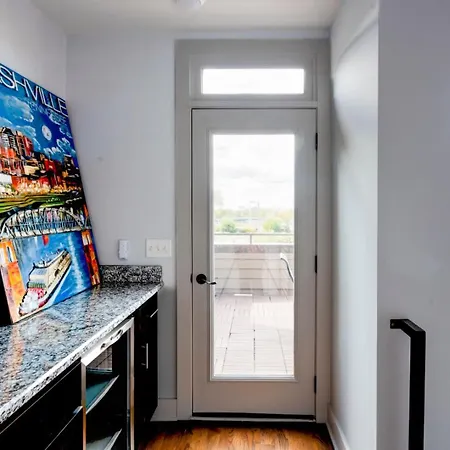 Modern 2 Bdr Townhome Minutes From Downtown Holiday home