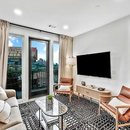 Penthouse View Flat Modern Design With Balcony Nashville