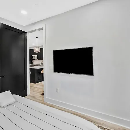 Penthouse View Flat Modern Design With Balcony Apartment Nashville
