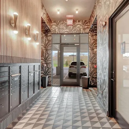 Penthouse View Flat Modern Design With Balcony Apartment Nashville