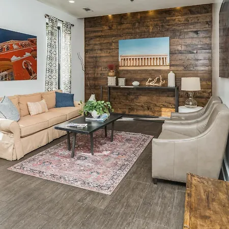 Electric Geometric - Fit For 4 Holiday home Nashville