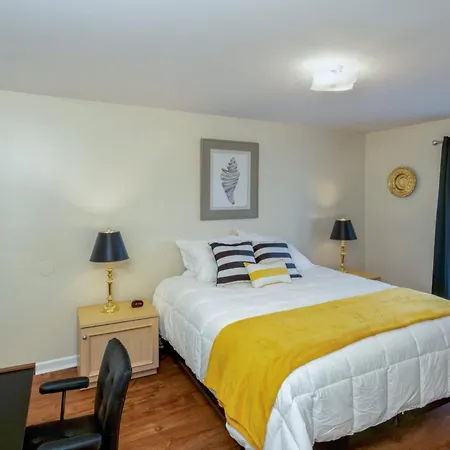 Delightful Duplex - Steps Away From Tsu Holiday home *
