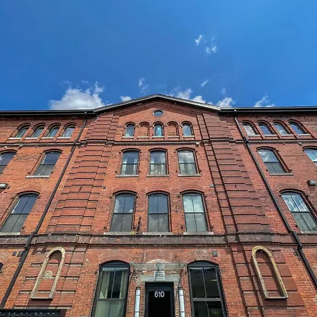 Charming Historic Loft Near Centennial Park Holiday home