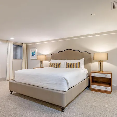 Apartment Retreat For 4 Near Dt Walk To Broadway *