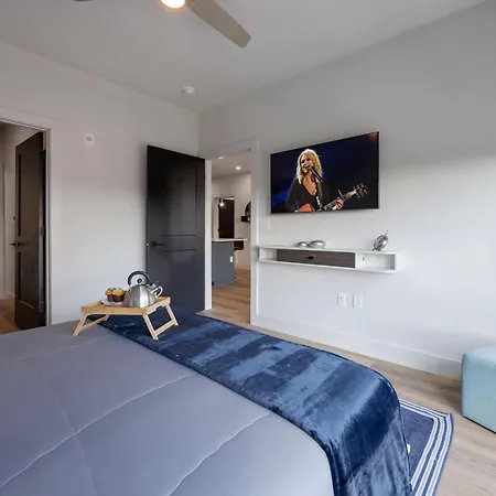 West End Getaway For 5 With Pool Holiday home Nashville