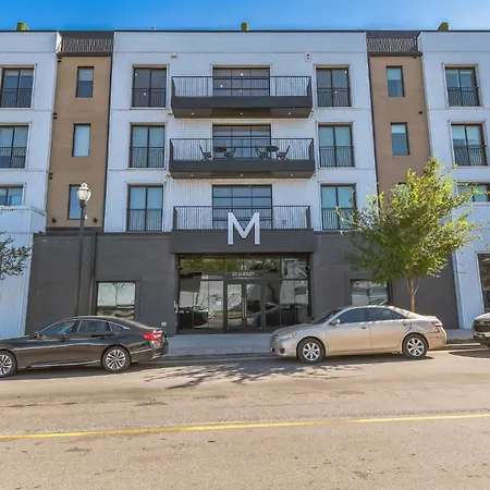 Gorgeous For 8 With Rooftop & Gym Near Dt Apartment Nashville