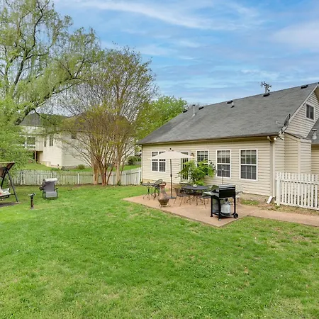 Holiday home 3 Mi To Old Hickory Lake: Family-friendly Getaway!