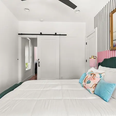 The Dolly House 8br Sleeps 24 5min To Dt *