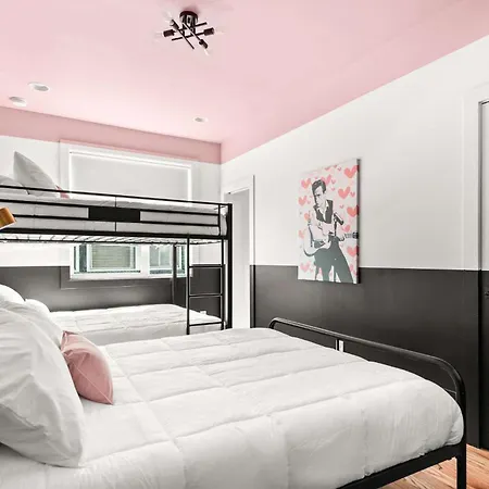 The Dolly House 8br Sleeps 24 5min To Dt Holiday home *