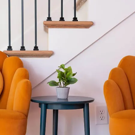 The Dolly House 8br Sleeps 24 5min To Dt Holiday home