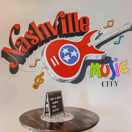 Uncork And Unwind Free Parking Pool Walk To Broadway! Apartment Nashville