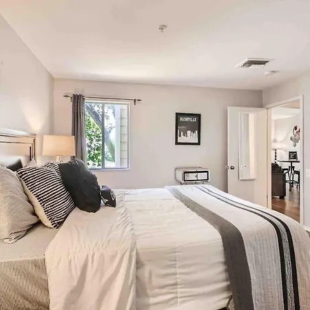Apartment Uncork And Unwind Free Parking Pool Walk To Broadway!