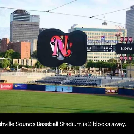 Uncork And Unwind Free Parking Pool Walk To Broadway! Apartment Nashville
