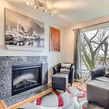 Uncork And Unwind Free Parking Pool Walk To Broadway! Apartment Nashville