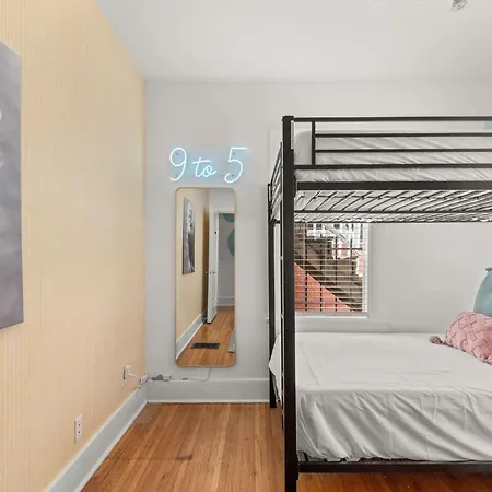 The Dolly House On Music Row - 4br - Sleeps 12 Holiday home Nashville