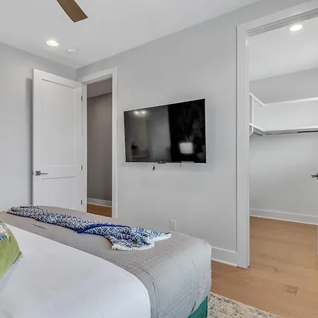 Holiday home Music Mansion 2 Miles To Broadway - 13 Beds