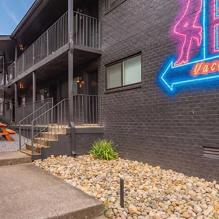 Dolly On Music Row Sleeps 12 * Nashville