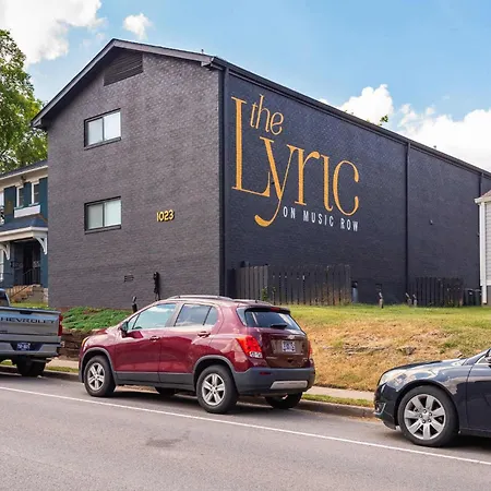 Dolly On Music Row Sleeps 12 *