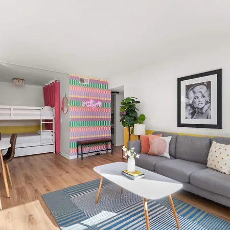 Dolly On Music Row Sleeps 12 * Nashville