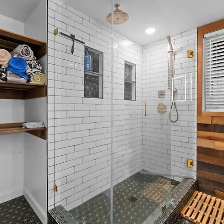 Game And Bunks Sleeps 12 Near Downtown Holiday home