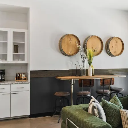Rooftop Patio With Parking Walk To Belmont And 12 South Holiday home *