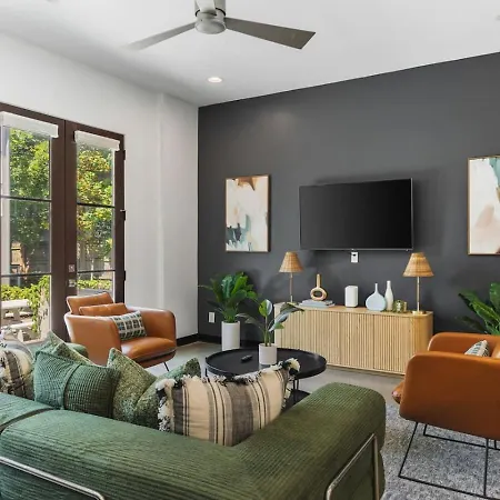 Rooftop Patio With Parking Walk To Belmont And 12 South Holiday home *