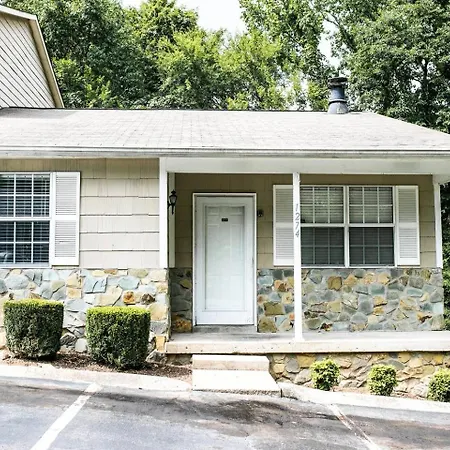 Apartment 2 Units, Sleeps 16, Mins To Downtown - Airport Nashville