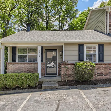 2 Units, Sleeps 16, Mins To Downtown - Airport * Nashville