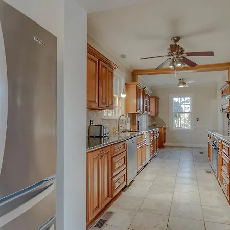 Charmed Manor-5 Mi To Dt, Opry & Airport, Beautiful Antique Estate, Sleeps 12 Villa *