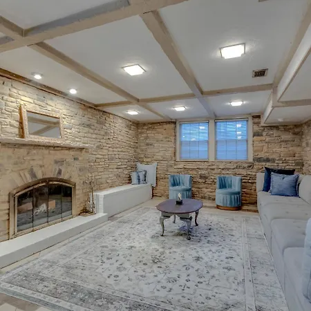 Charmed Manor-5 Mi To Dt, Opry & Airport, Beautiful Antique Estate, Sleeps 12 Villa