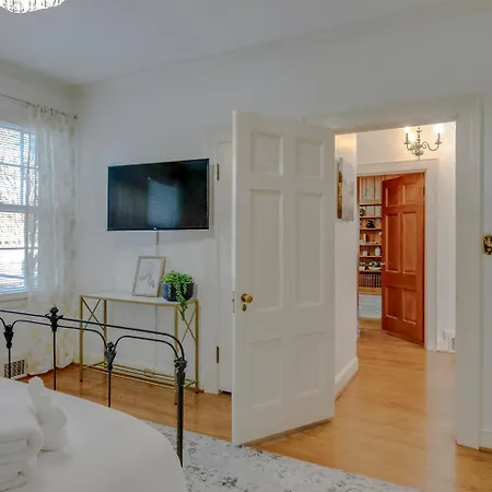 Charmed Manor-5 Mi To Dt, Opry & Airport, Beautiful Antique Estate, Sleeps 12 Villa *