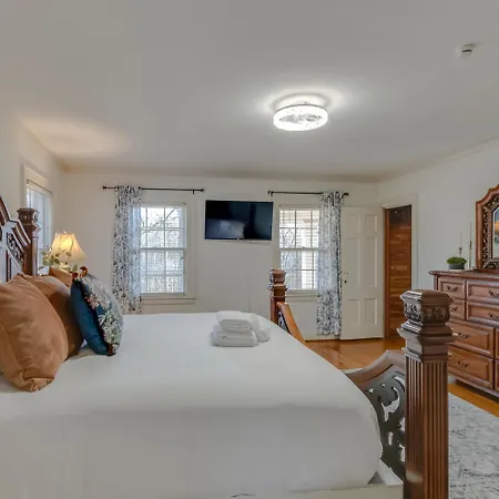 Villa Charmed Manor-5 Mi To Dt, Opry & Airport, Beautiful Antique Estate, Sleeps 12