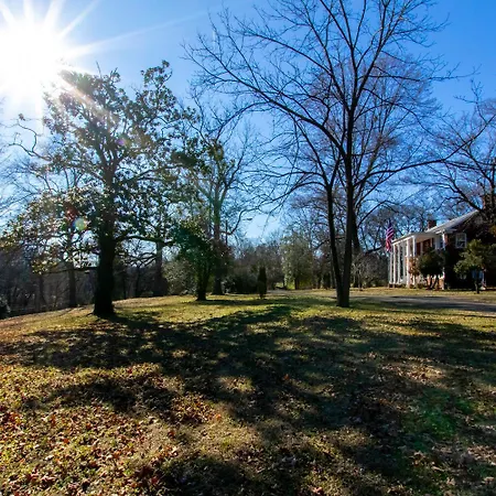 Charmed Manor-5 Mi To Dt, Opry & Airport, Beautiful Antique Estate, Sleeps 12 Villa *