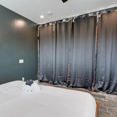 Apartment Modern Getaway Near Vandy *