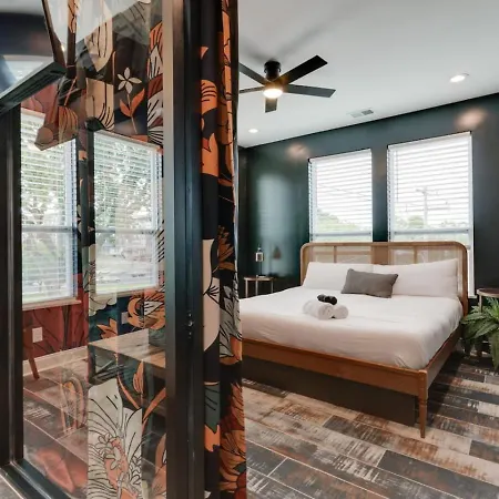 Modern Getaway Near Vandy *