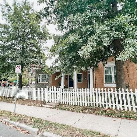 12 South Historic Walkable Haven Apartment