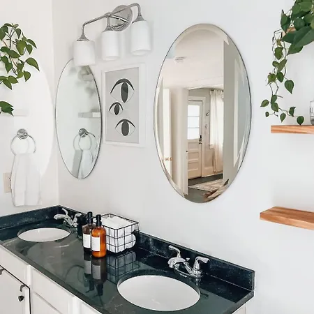 Apartment 12 South Historic Walkable Haven