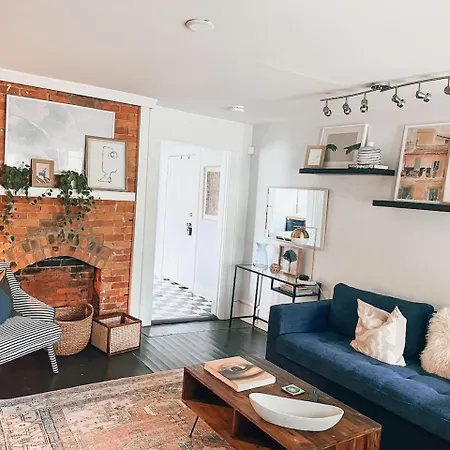 Apartment 12 South Historic Walkable Haven