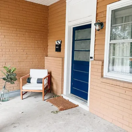 12 South Historic Walkable Haven Apartment *
