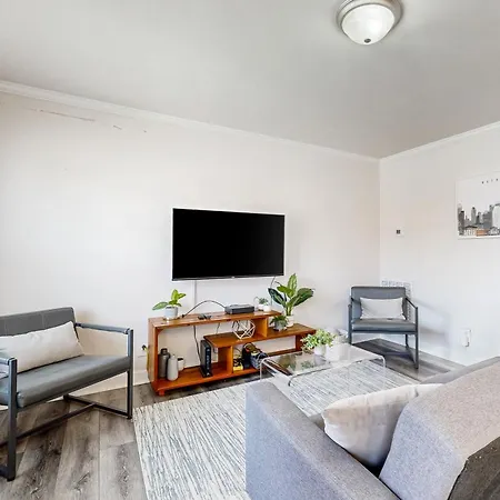 Capitol Hill Retreat C *