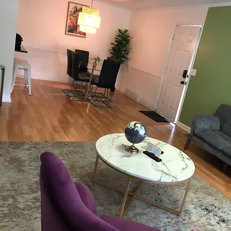 Luxury Midtown 2br Family Sleeps 8 Guests With Private Balcony And Optional Parking Walk To Parthenon & Vanderbilt Near Broadway * Nashville