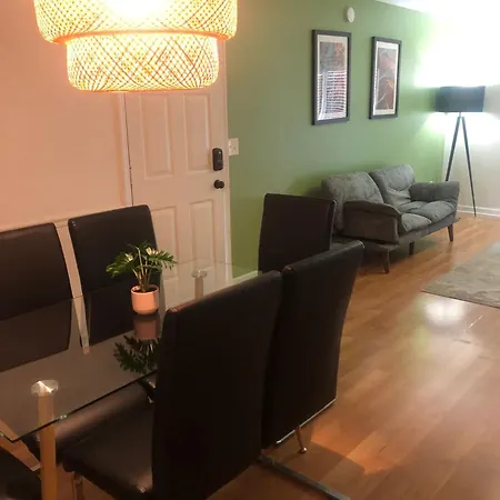 Luxury Midtown 2br Family Sleeps 8 Guests With Private Balcony And Optional Parking Walk To Parthenon & Vanderbilt Near Broadway * Nashville