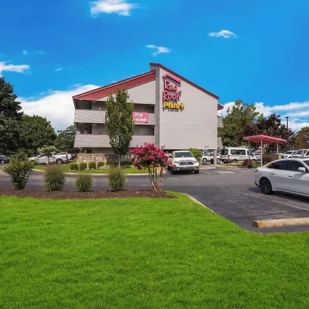 Hotel Red Roof Plus+ Airport 3*