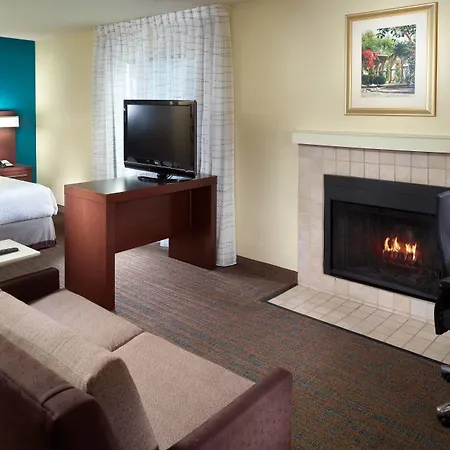 By Marriott Airport