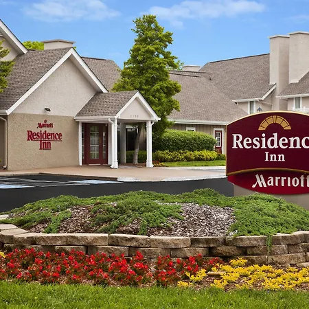 By Marriott Airport Hotel