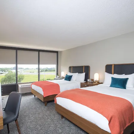 Hotel Delta By Marriott Airport 3*