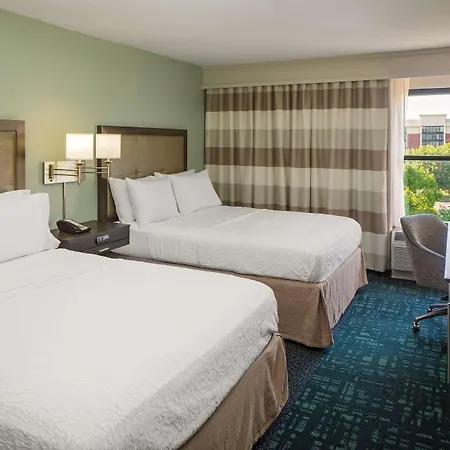 Hotel Hampton & Nashville-airport 3*